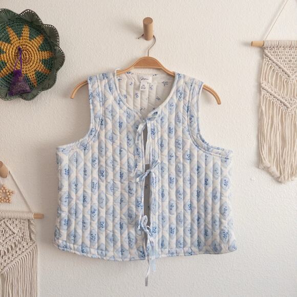 Japna Jackets & Blazers - Japna Quilted Vest Tie Front White with Blue Floral Print Size XL